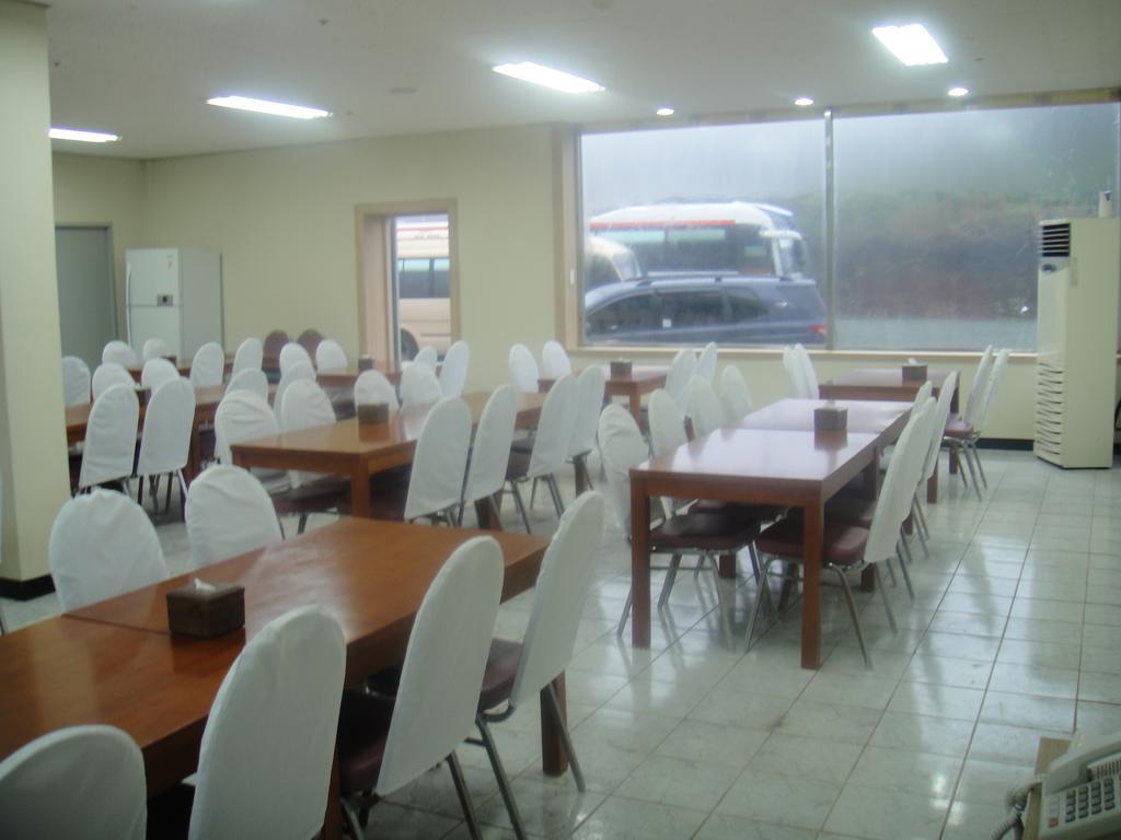 Geomunoreum Hostel Jeju Ngoại thất bức ảnh